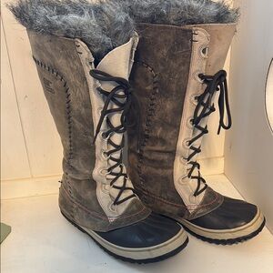 Sorel Women's Black and Tan Winter Boots